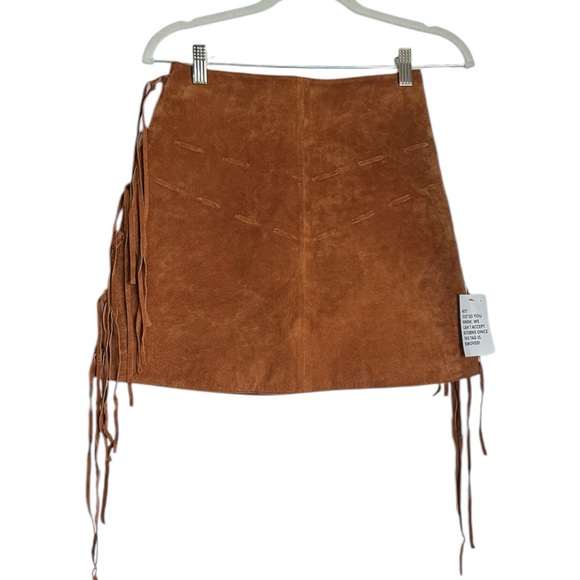 ASOS DESIGN real suede mini skirt with fringing detail in tan - Picture 4 of 12